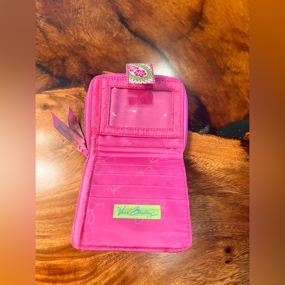 VERA BRADLEY Quilted Wallet
Brand New/ Never Used
Without Tags - Picture 3 of 7